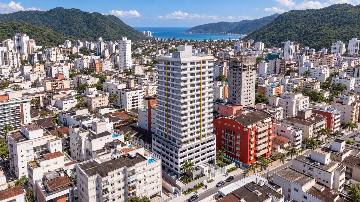 Vista aérea ilustrativa do bairro: o Type Astúrias entre os prédios, com os morros e o mar ao fundo